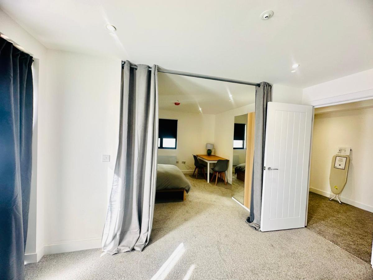 Apartment Hemel Apartments- Sunset Retreat